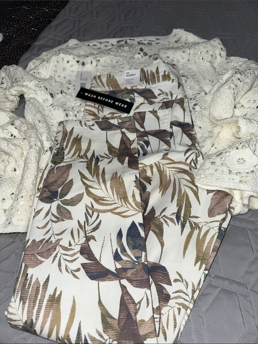 Sz 10/28🇨🇦⭐️NWT Tribal Audrey Cream Brown Neutral Print Mid Rise Crop Jeans.